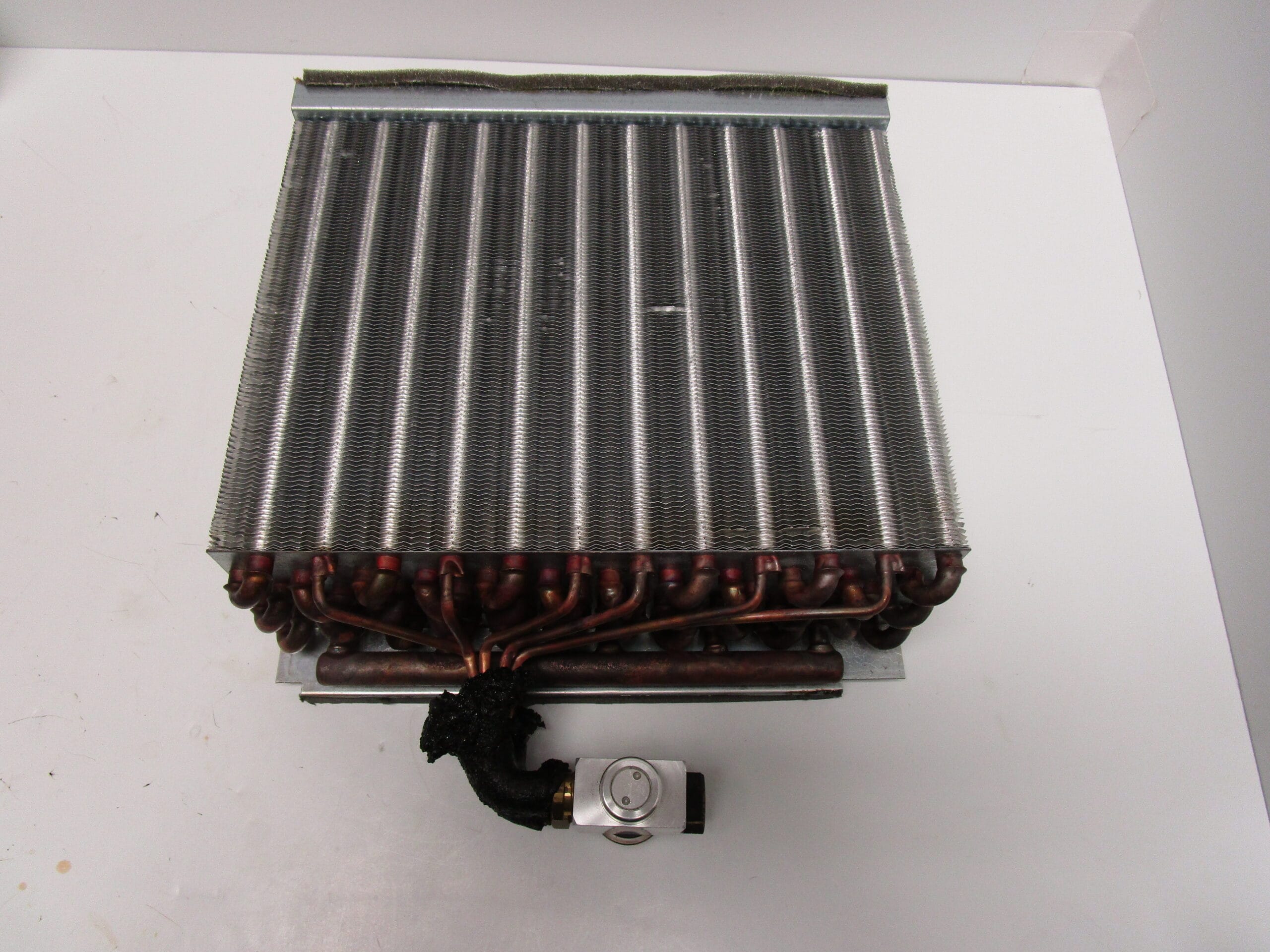 Evaporator Coil With Expansion Valve. 04100193, 07012571 Comfort Air